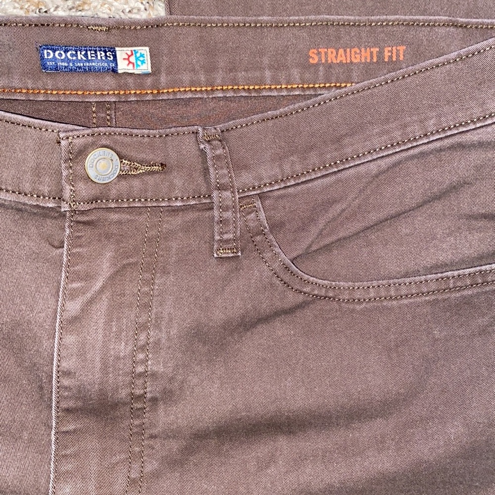 Dockers, straight fit pants! W:36 L:34